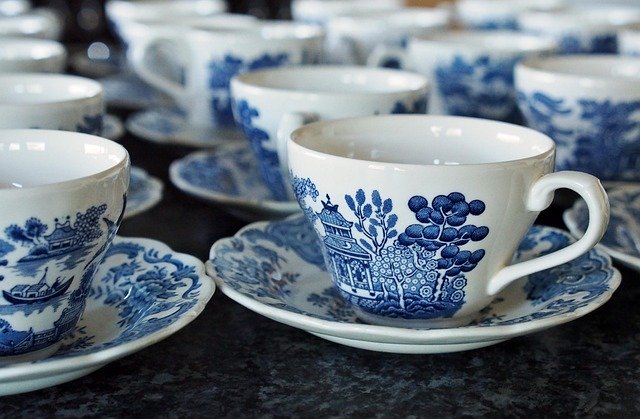 Régi porcelánok a Vaterán: ennyit érnek ma a Zsolnay, Herendi és Hollóházi darabok